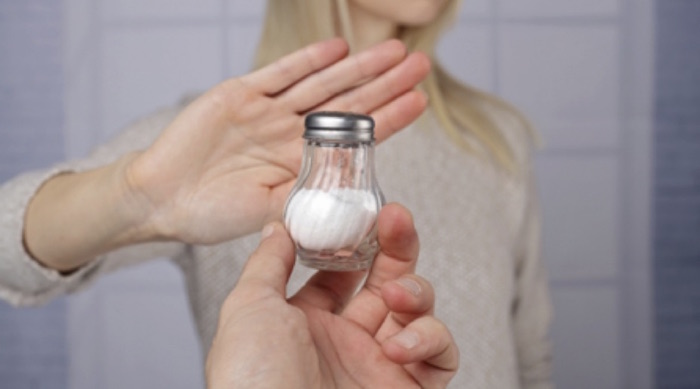 Consumir muy poca sal, ¿aumenta el riesgo cardiovascular?